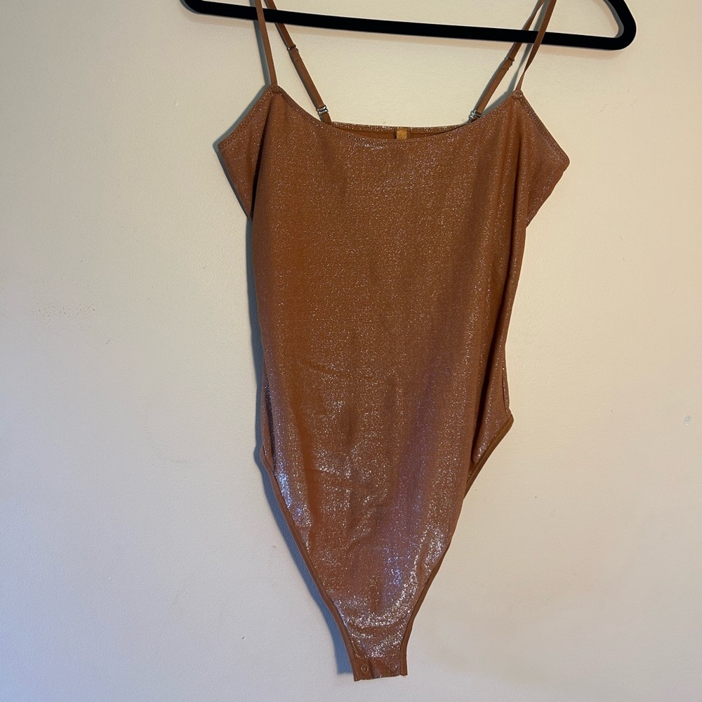 SKIMS BODYSUIT GOLD MEDIUM
